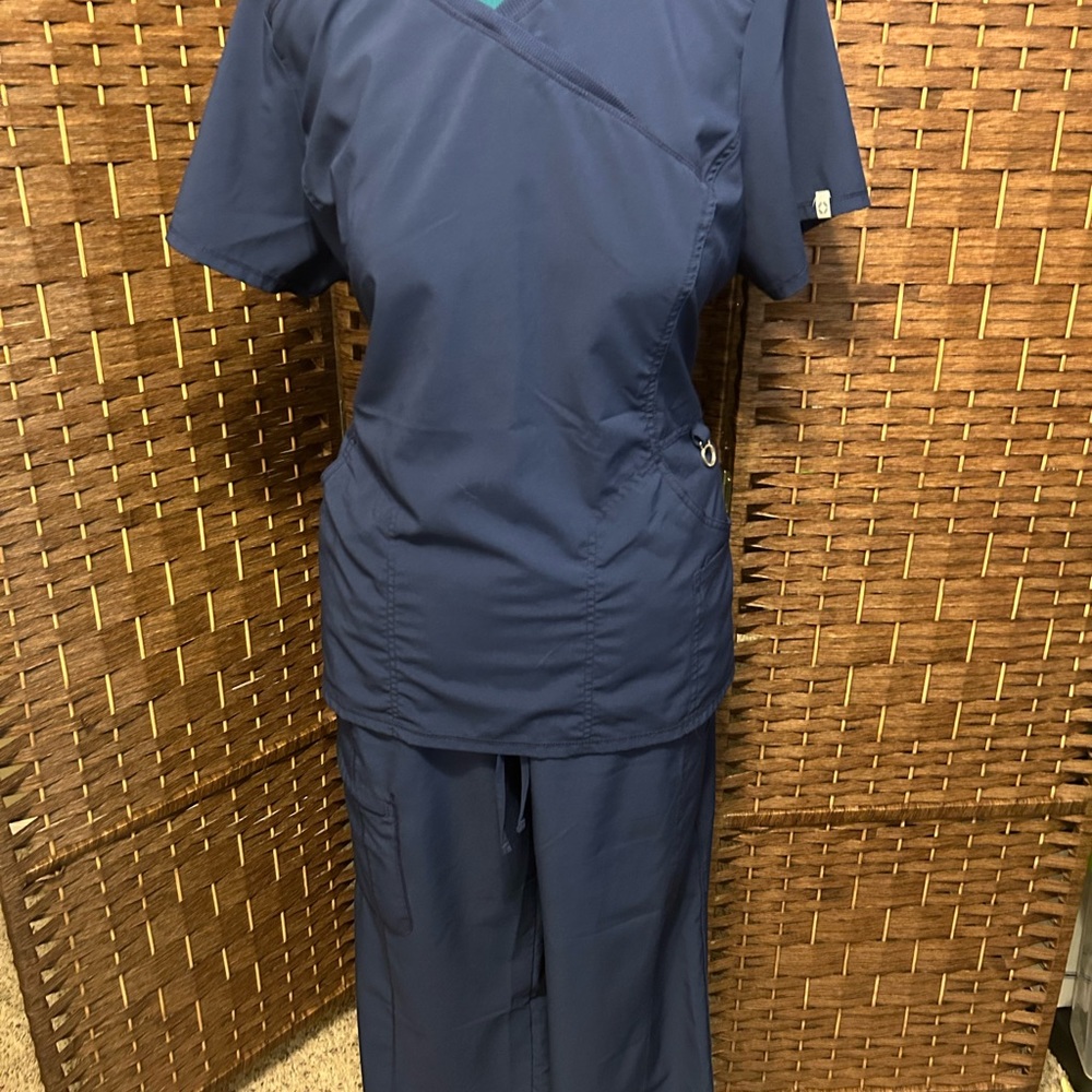 Infinity scrub set